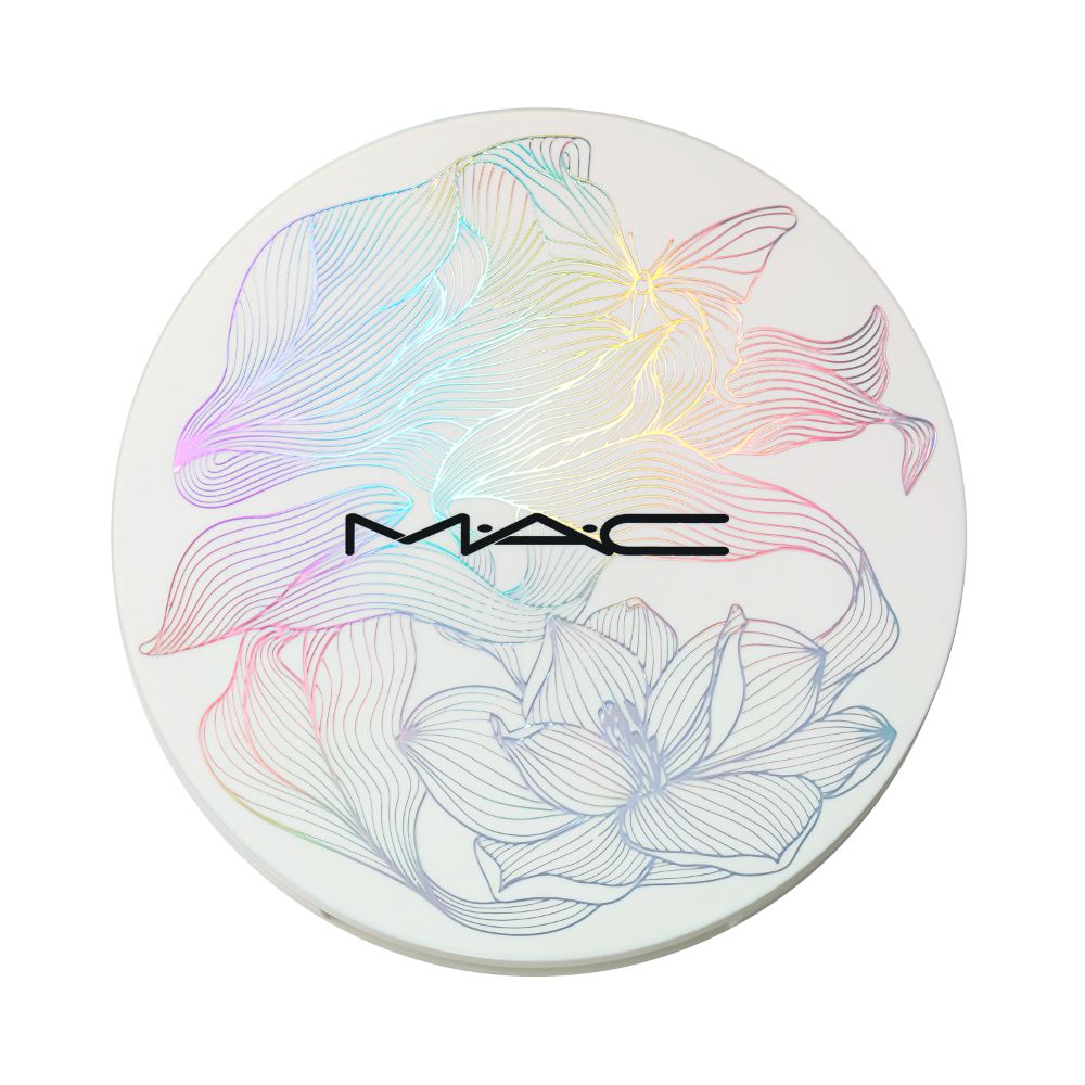 MAC Aura Glow Eye/Face/Body Radiant Highlighter Palette