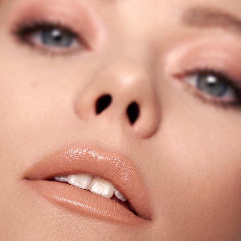 Huda Beauty Power Bullet Matte Lipstick Hydrating Buildable Coverage